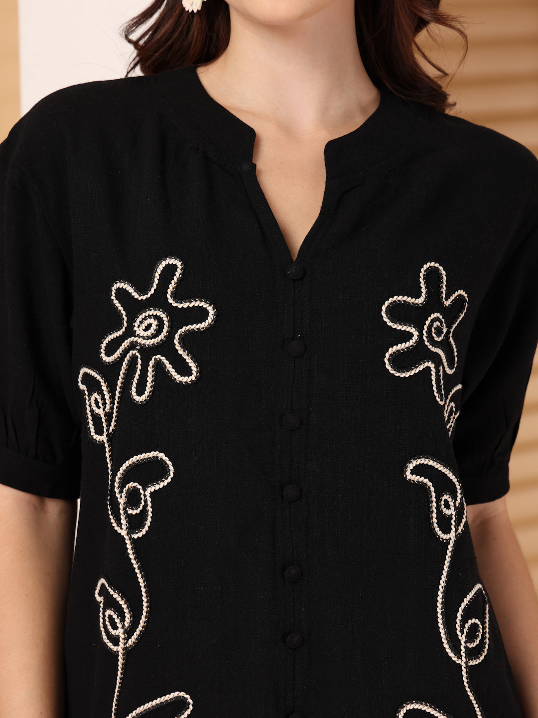 Thirty Threads Womens Black Emboirered V-Neck 3/4 Sleev Length Shirt